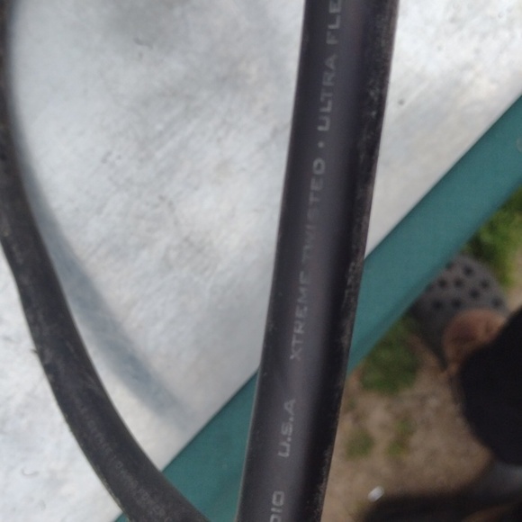 Bullz Audio Xtreme Twisted Heavy Duty Audio Cables - Red and Black 50' - Picture 2 of 6